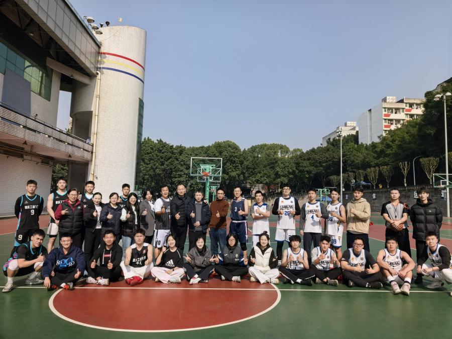 122cc太阳集成游戏“一站式”学生社区联合研分会举办  “本研携手，‘体’验热血” 师生篮球友谊赛