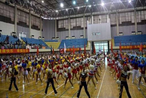 21支队伍集体跳啦啦操
